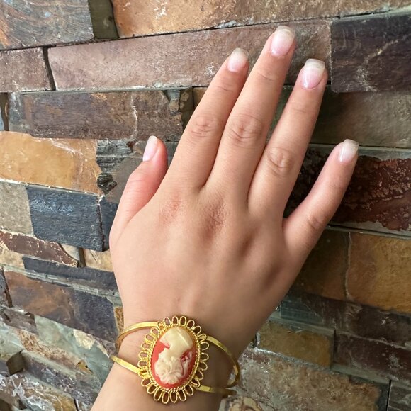 Vintage Cameo Clamper Bracelet Elegant Light - Picture 2 of 11